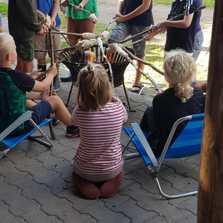 Basic Ingerichte Vouwwagen Op Camping Westenenk, Wijster Esterno foto