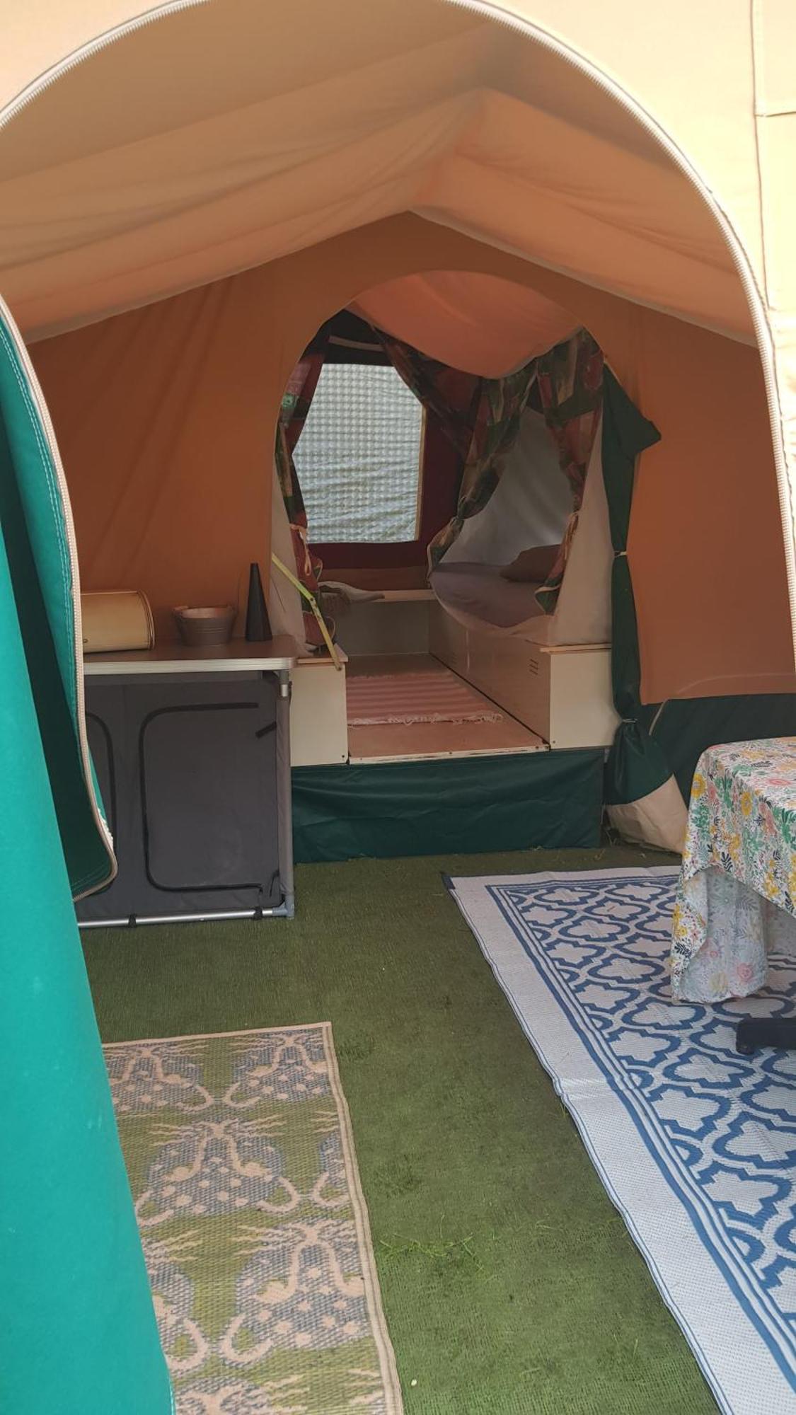 Basic Ingerichte Vouwwagen Op Camping Westenenk, Wijster Esterno foto