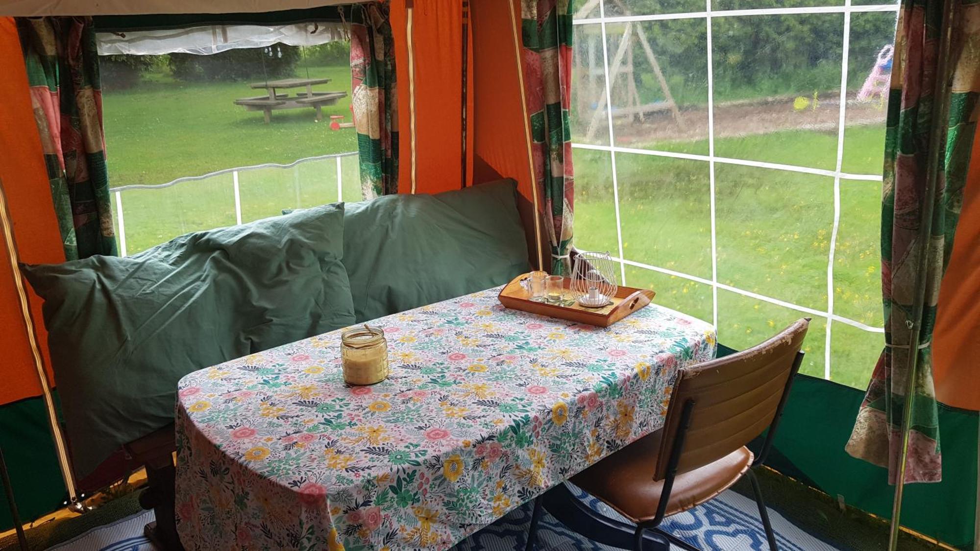 Basic Ingerichte Vouwwagen Op Camping Westenenk, Wijster Esterno foto