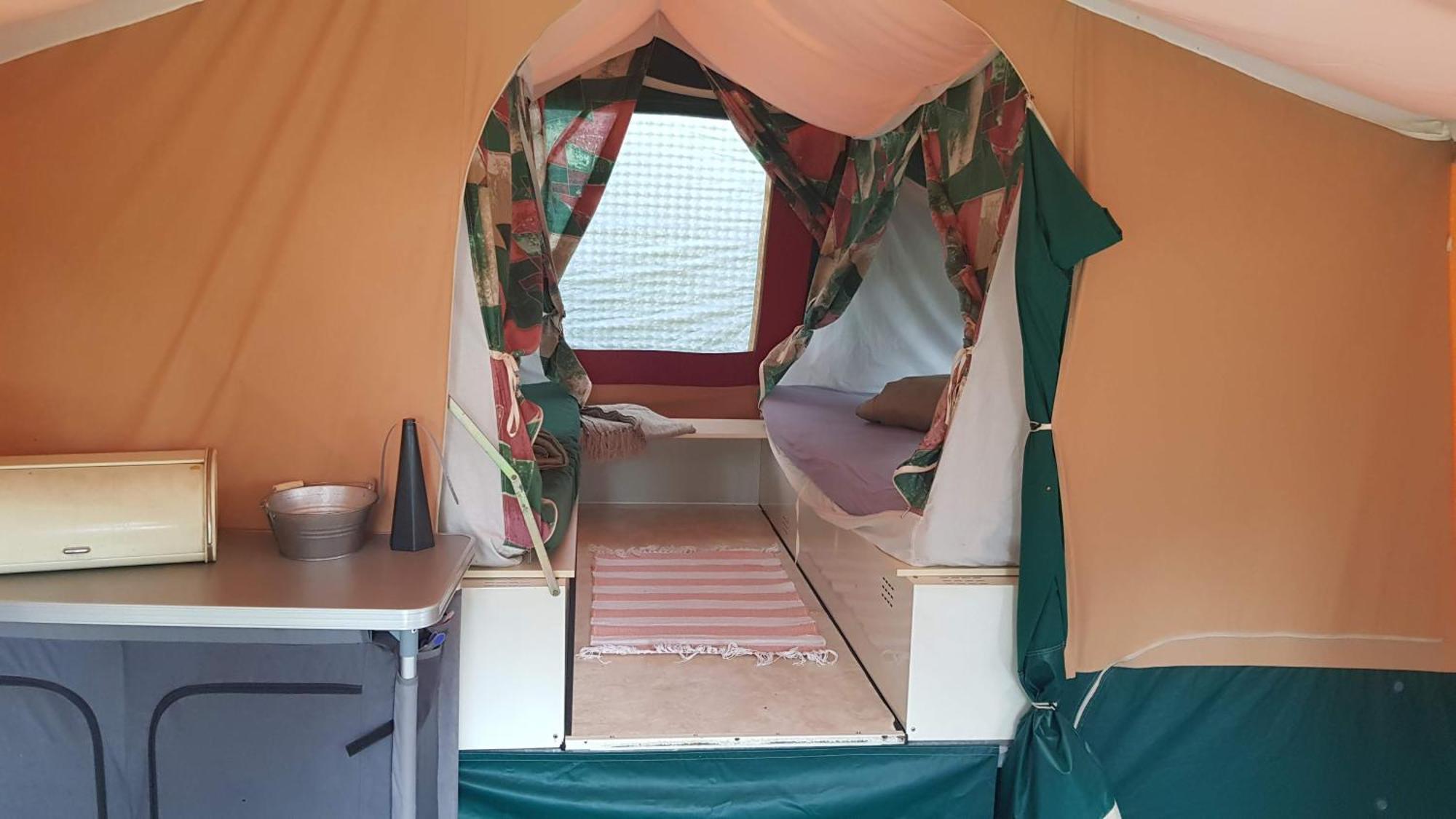 Basic Ingerichte Vouwwagen Op Camping Westenenk, Wijster Esterno foto