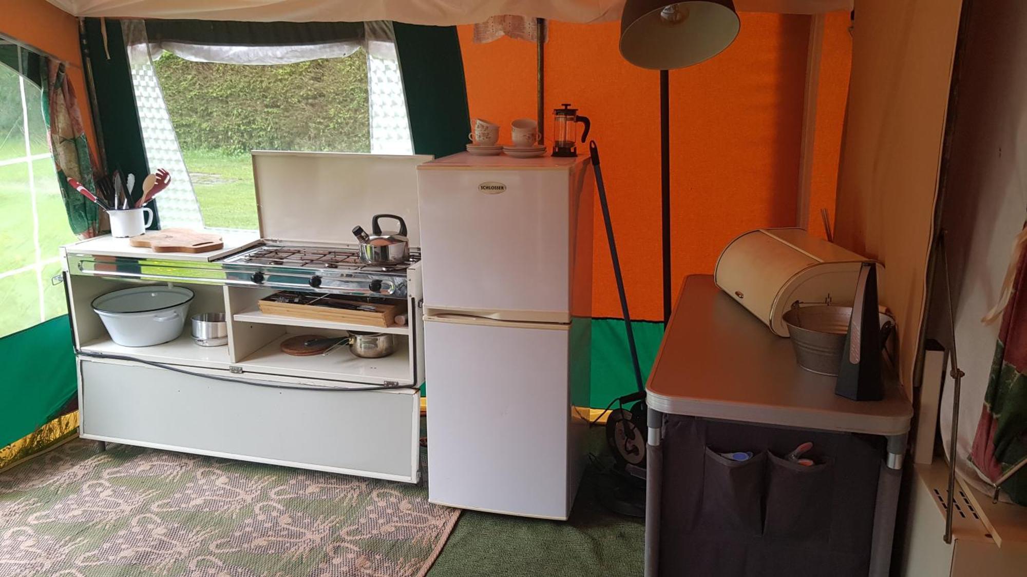 Basic Ingerichte Vouwwagen Op Camping Westenenk, Wijster Esterno foto