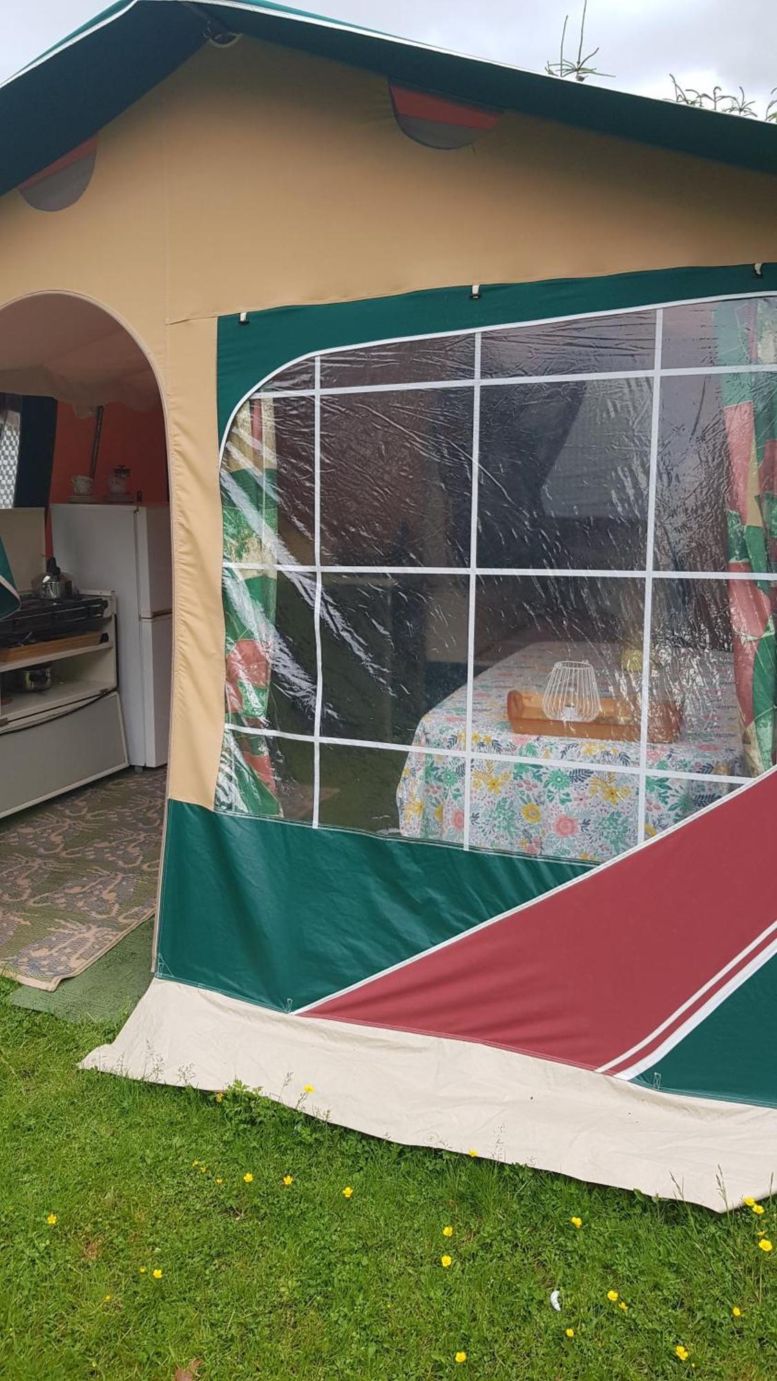 Basic Ingerichte Vouwwagen Op Camping Westenenk, Wijster Esterno foto
